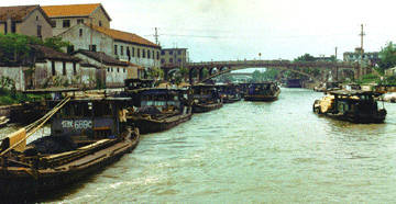 Transport of cargo by canal reduces road traffic!