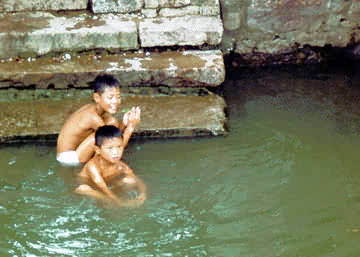 Embankment of canal bathers:Water shows signs of pollution.